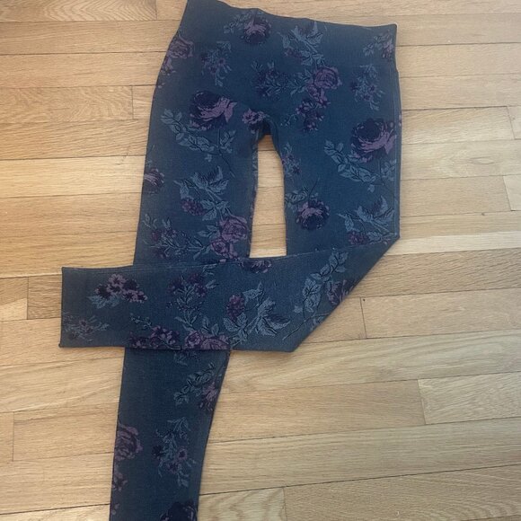 HUE women's leggings floral print pink/purple/grey M/L NWT! - Picture 3 of 7